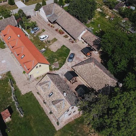 Sobe Kod Baje - Baranjska Kuca Bed and Breakfast Karanac Exteriör bild
