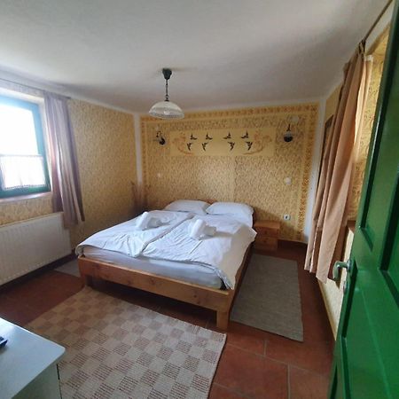 Sobe Kod Baje - Baranjska Kuca Bed and Breakfast Karanac Exteriör bild