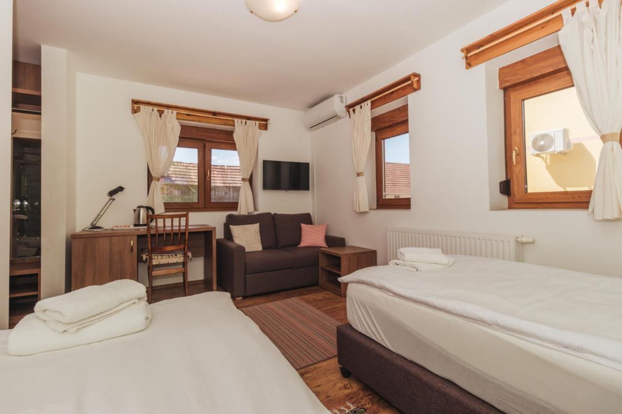 Sobe Kod Baje - Baranjska Kuca Bed and Breakfast Karanac Exteriör bild