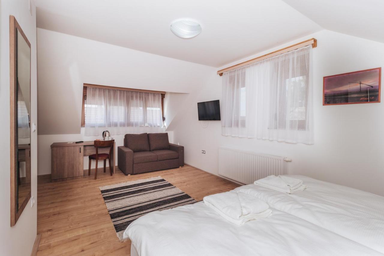 Sobe Kod Baje - Baranjska Kuca Bed and Breakfast Karanac Exteriör bild