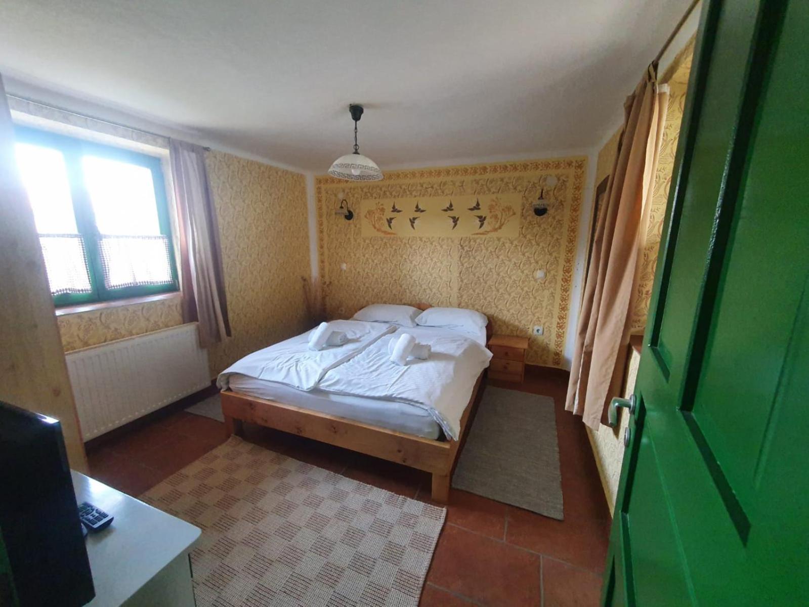 Sobe Kod Baje - Baranjska Kuca Bed and Breakfast Karanac Exteriör bild