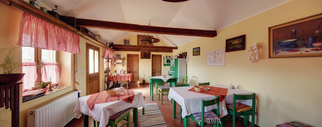 Sobe Kod Baje - Baranjska Kuca Bed and Breakfast Karanac Exteriör bild